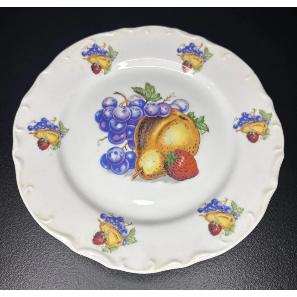 Decorative Pear Grape Strawberry Fruit Plate Bavaria Germany Scalloped Embossed - Picture 1 of 2